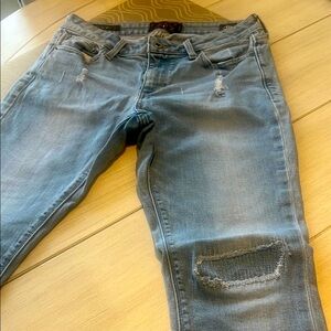Lucky brand distressed jeans size 4/27